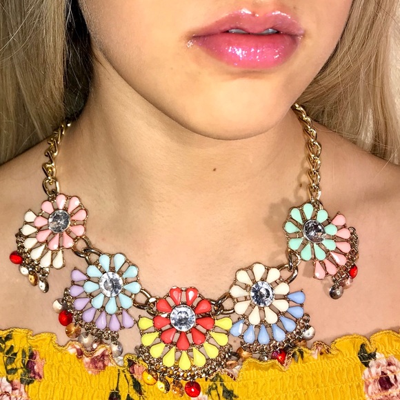 Colorful flowery necklace - Picture 2 of 2